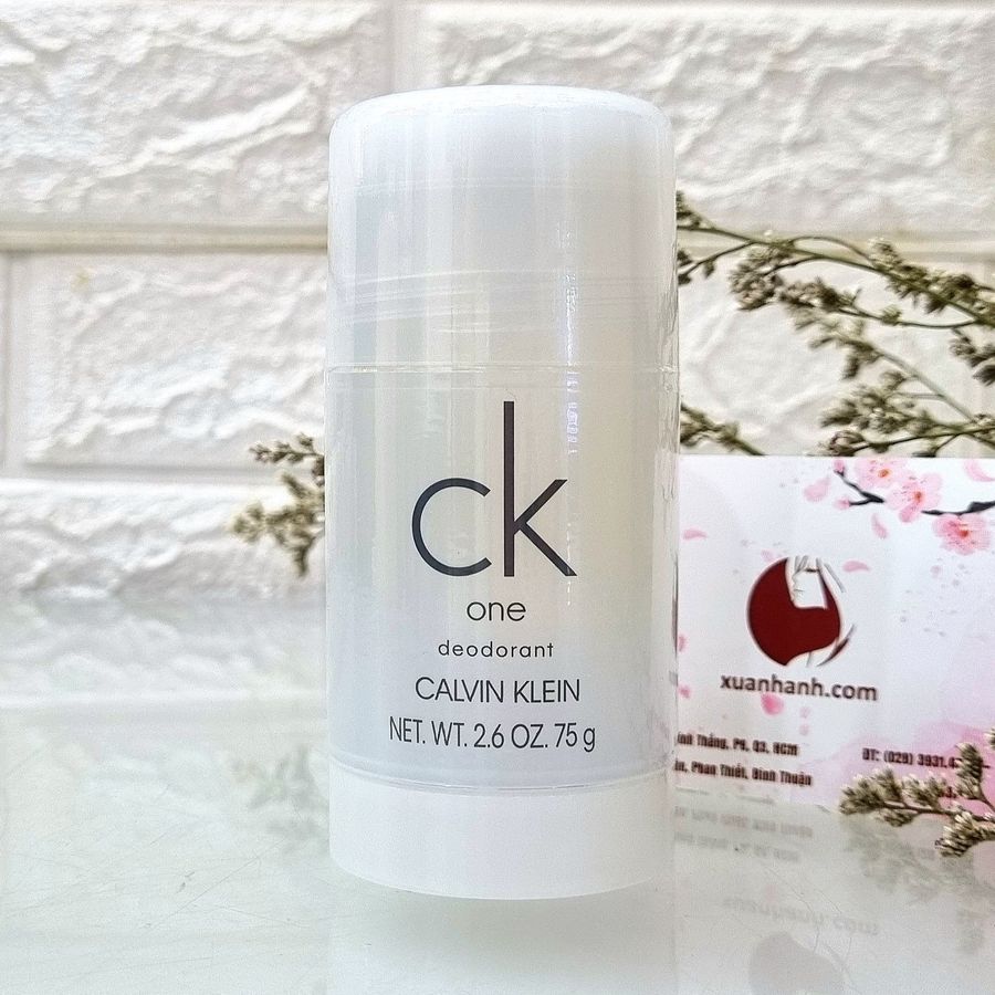 Lăn khử mùi Calvin Klein CK One kháng khuẩn, hương thơm nhẹ nhàng, tươi mát.