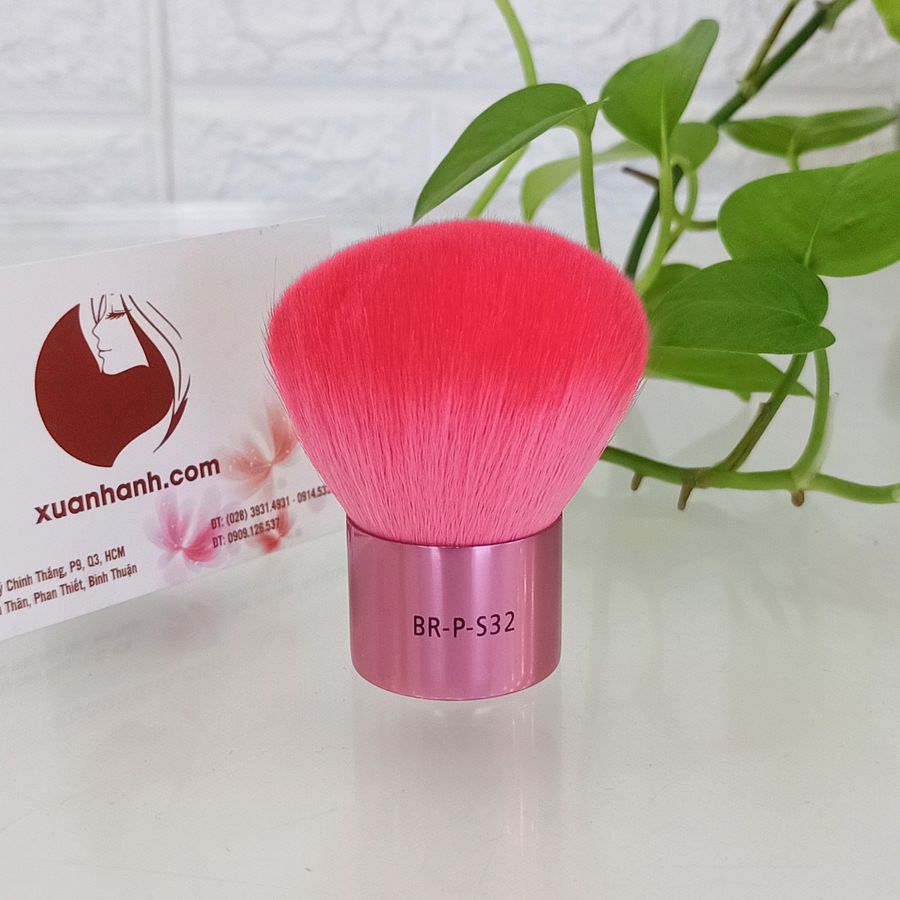 Cọ Pink Perfection Kabuki - tán xòe rộng, lông siêu mịn và màu hồng cực đẹp.